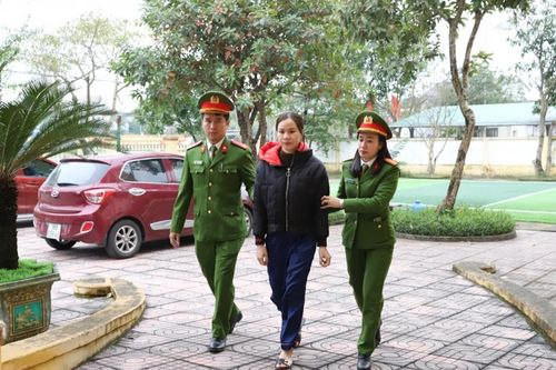 Khởi tố 'kiều nữ' lừa đảo chiếm đoạt 2 tỉ đồng