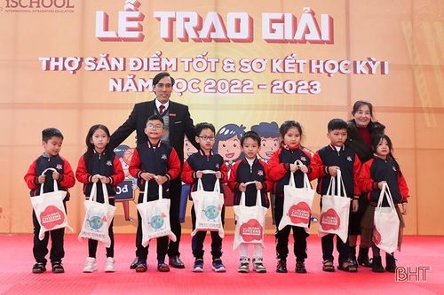 iSchool Hà Tĩnh trao giải 'Thợ săn điểm tốt'