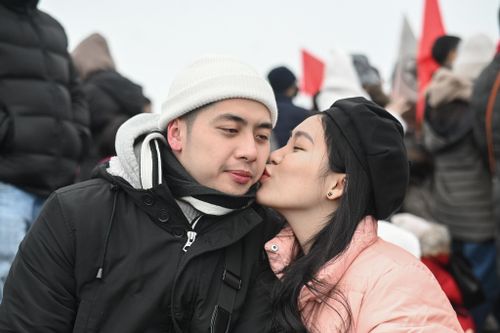 Du khách đổ về Sa Pa, đỉnh Fansipan ngày đầu năm mới