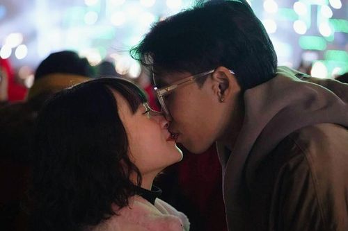 Người dân Thủ đô vỡ òa trong khoảnh khắc chuyển giao năm mới với âm thanh, ánh sáng hoành tráng