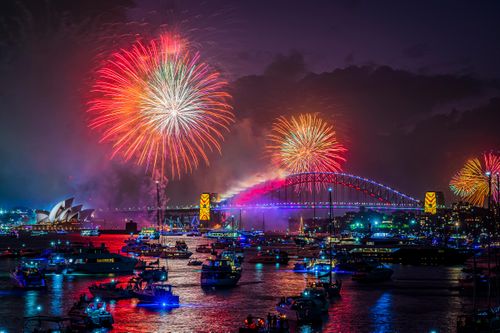 Thế giới bước sang năm mới 2023, pháo hoa rực sáng bầu trời