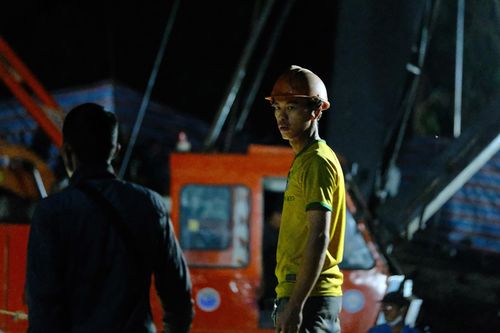 Tạm ngừng cứu hộ bé trai bị lọt vào ống cọc bê tông