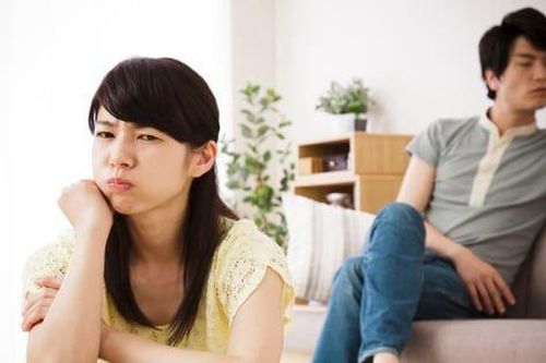 Chồng nói một câu tỉnh bơ sau khi làm hỏng chiếc xe tiền tỷ của bạn thân