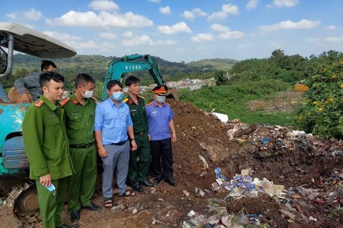 Kiểm sát việc tiêu hủy hơn 400kg pháo lậu ở Đắk Nông