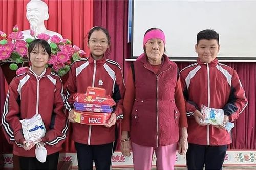 Quảng Ninh: 3 học sinh lớp 6 cứu cụ bà 83 tuổi bị đuối nước