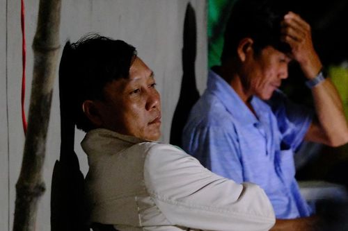 Người dân cầu nguyện, mong bé trai 10 tuổi được đưa ra khỏi ống cọc