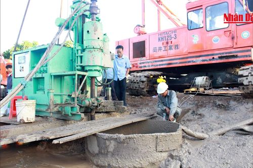 Đồng Tháp: Toàn cảnh nỗ lực giải cứu cháu bé sáng 4/1