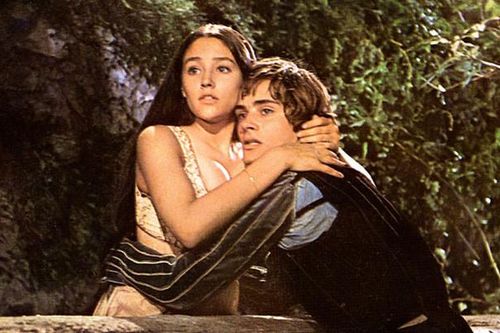Diễn viên 'Romeo và Juliet' kiện Paramount vì cảnh khỏa thân trong phim sau 55 năm