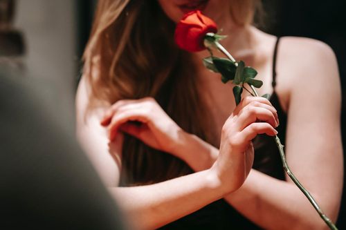 Người đàn bà ngoại tình và hành trình vượt qua cám dỗ
