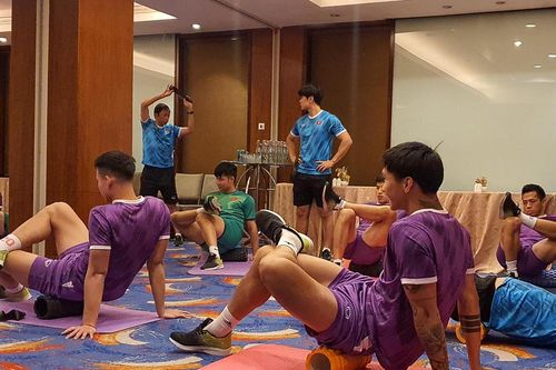 Đến Jakarta, ĐT Việt Nam tập hồi phục ở ngay khách sạn
