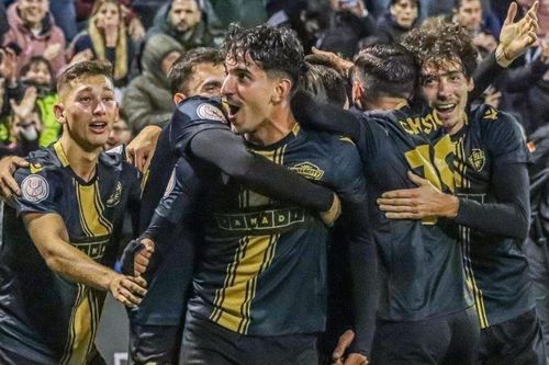 Tiền đạo vô danh ghi hat-trick vào lưới Barcelona
