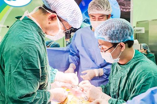 Bé gái 15 tháng tuổi bị teo thực quản bẩm sinh hiếm gặp