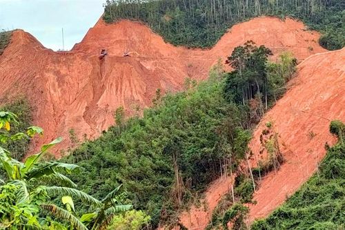 Đem đất đổ… sông!