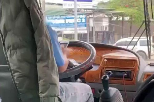 Tước bằng lái 2 tháng đối với tài xế vừa lái xe vừa nhắn tin