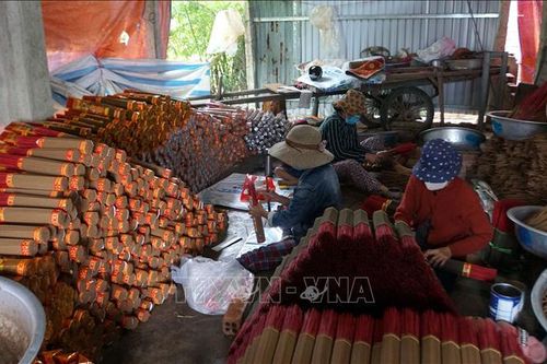 Làng nghề làm hương xứ Quảng vào xuân