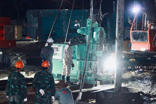 Cơ sở nào xác định bé trai tử vong dù chưa rút trụ bê tông?