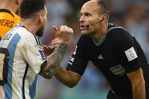 Trọng tài khiến Messi nổi giận ở World Cup quyết định giải nghệ