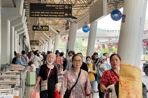 Tìm thông tin chuyến bay tại Tân Sơn Nhất bằng mã QR