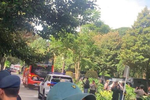 Nghi án xe bus chở ĐT Việt Nam tới sân Bung Karno bị ném đạn hơi cay