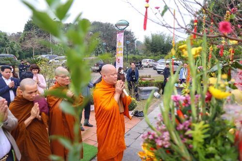 Lễ dựng cây nêu ngày Tết Xuân Quý Mão tại Làng Văn hóa-Du lịch