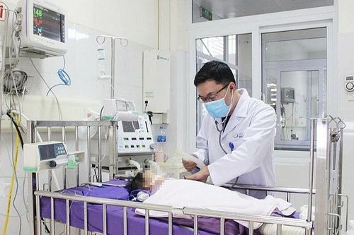 Quảng Ninh: Cứu sống bé hai tuổi nguy kịch do bị rơi xuống bể nước