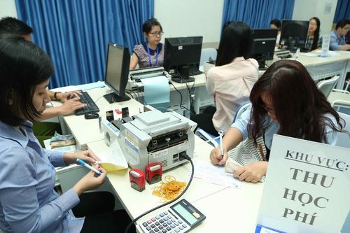 Thêm nhiều trường đại học giảm học phí, trả lại tiền cho sinh viên