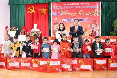 Hội Khuyến học Hải Phòng trao 120 phần quà tới học sinh nghèo vượt khó