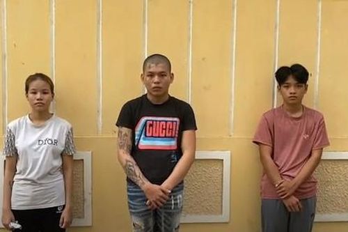 Đi uống nước thấy điện thoại 'xịn', cô gái 17 tuổi rủ bạn cướp luôn
