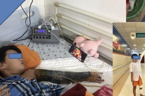 Bé trai bị dập nát tay vì kẹt vào máy trộn bê tông