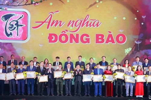 Mang 'Tết ấm' tới đồng bào khó khăn