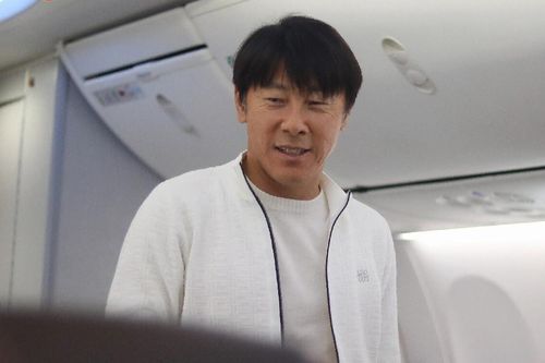 Indonesia đi chuyên cơ đến Hà Nội, tuyển Việt Nam đến khuya về tới nhà