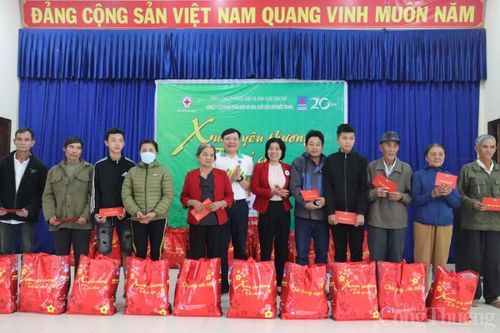 Mang Xuân yêu thương đến với gần 5.000 hộ gia đình khó khăn miền Trung – Tây Nguyên