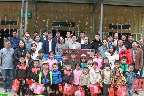 Công đoàn Báo Thanh Hóa tổ chức chương trình thiện nguyện 'Đông ấm - Trao yêu thương'