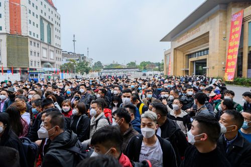 Người Trung Quốc nườm nượp làm thủ tục xuất cảnh tại cửa khẩu Móng Cái