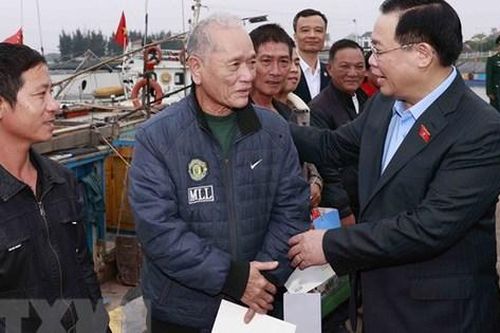 Chủ tịch Quốc hội thăm, chúc Tết người dân tại Quảng Bình