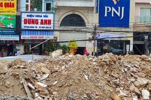 Đà Nẵng: Ngán ngẩm cảnh nhếch nhác trước SVĐ Chi Lăng