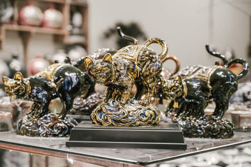 Mèo chiêu tài phong thủy dát vàng 24k giá tiền triệu ở Hà Nội