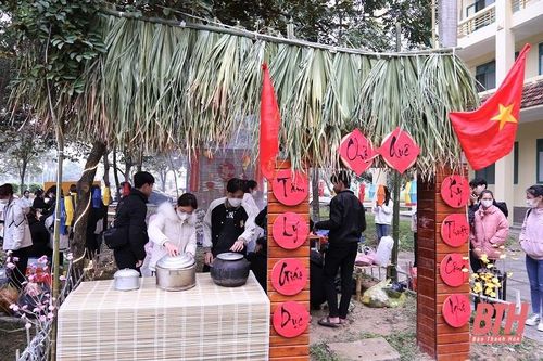 Sôi nổi 'Ngày hội dân gian' tại Trường Đại học Hồng Đức