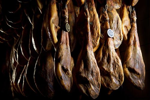 Bí quyết làm nên món đùi lợn muối Tây Ban Nha siêu đắt, hơn 100 triệu đồng/chiếc