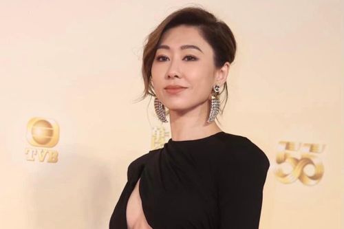 Hồ Định Hân đẹp nhất nhưng trắng tay giải thưởng