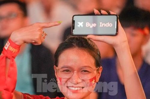 Người hâm mộ TPHCM gửi lời tạm biệt đến đội tuyển Indonesia