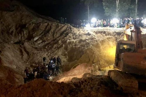 Sạt lở đất ở Phú Thọ, 1 thợ lái máy xúc thiệt mạng