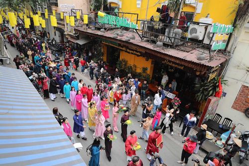 Hà Nội rộn ràng không khí Tết Việt - Tết Phố 2023