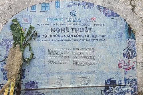 Phố bích họa Phùng Hưng khôi phục vẻ đẹp ban đầu đón Tết Nguyên đán
