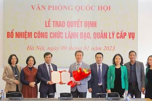 Văn phòng Quốc hội trao quyết định bổ nhiệm Phó Vụ trưởng Vụ Hành chính