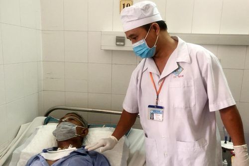 Cứu người đàn ông xuất huyết lưỡi có khối u ác tính