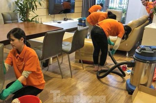 Bất ngờ với thu nhập của nhân viên dọn nhà dịp Tết