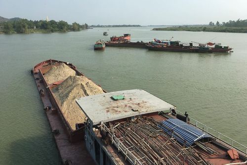 Phạt 1,8 tỷ đồng hai doanh nghiệp khai thác cát