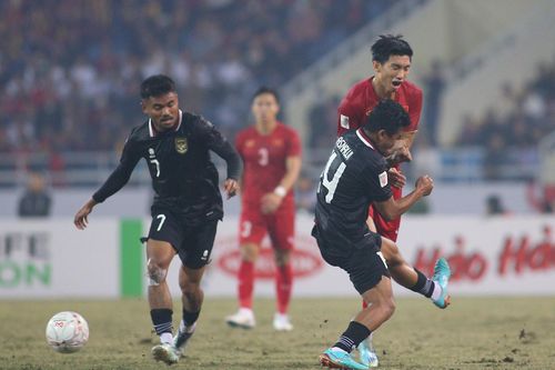 Giăng bẫy Văn Hậu, cầu thủ Indonesia 'chặt chém', làm... kịch sĩ