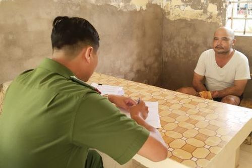 Ghen tuông, gã đàn ông tạt xăng châm lửa đốt người tình